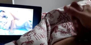 Oh how I like to wank off watching chubby girls cum when I wake up.