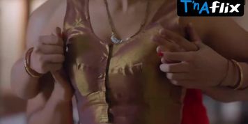 Noor Malabika Breasts,  Underwear Scene  in Palang Tod (Siskiyaan)