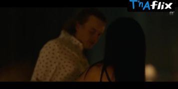 Nabiha Akkari Sexy Scene  in Zerozerozero