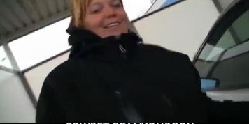 He bangs BBW in the shower