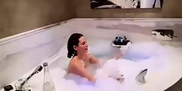 Mandana Karimi Butt,  Breasts Scene  in Mandana Karimi Instagram
