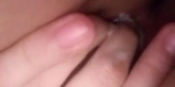 Jovencita se masturba para su novio bien cachonda (Daniela)