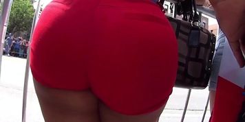 INSANE ASS IN RED SHORTS
