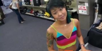 Asian pawnshop amateur tugs before doggystyle