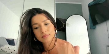Curvy BBW huge ass and big natural boobs latina babe show