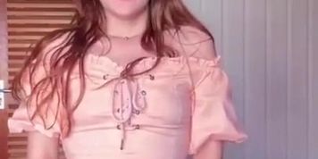NAUGHTY TIKTOK GIRL TEASING FANS (Jia Lissa)