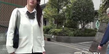Mesmerizing Japanese schoolgirl has a vibrator in her pants