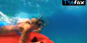 Michelle Vawer Butt Scene  in Into The Blue 2: The Reef