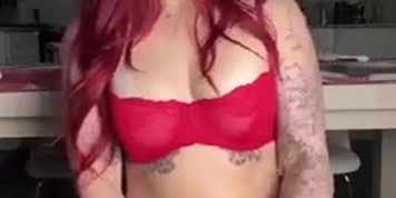 Queensylviemarie rides hand Dildo