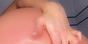 Fit MILF Bathtub Orgasms
