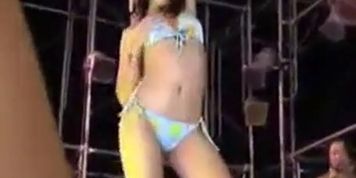 Beautiful Thai Girls Dancing
