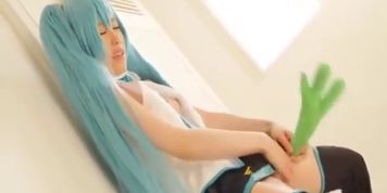 Hatsune miku cosplay masturbation