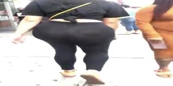 jiggly big booty candid