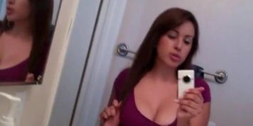 Pretty Babe Show Her Boobs On Cam