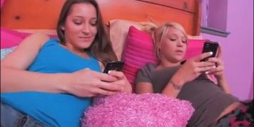 Texting Lesbians - Creekboy (Dani Daniels, Teagan Summers)