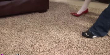 Sporty tranny rides cock