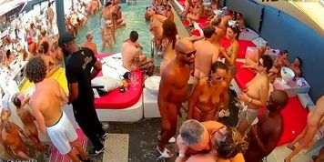 glamourous french swingers club 024