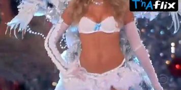 Karolina Kurkova Underwear Scene  in Victoria'S Secret Fashion Show 2007 (Krystal Boyd)