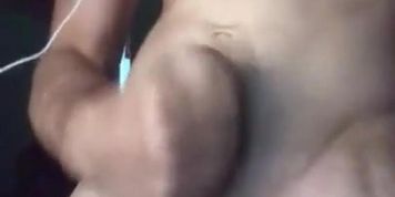 Ma grosse bite fait une &eacute;norme ejac