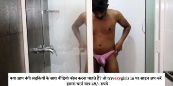 Bhabhi aayi pani dene bathroom me pakad liya