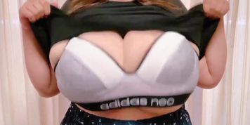Hirari Tits Bouncing