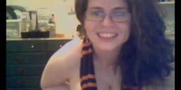 Curvy nerd next door shows her curvy places (Curvy_Nerd)