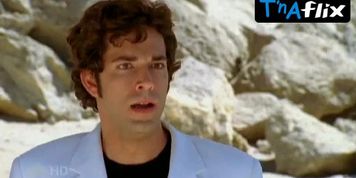 Mini Anden Bikini Scene  in Chuck (Mini And&Atilde;&copy;n)