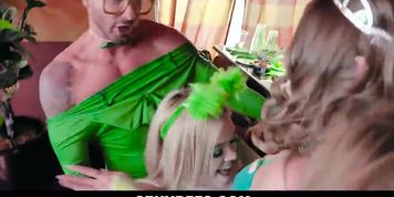 Bffs Three Besties Sharing On Irish Dick On St Pattys Day (Katie Kush, Naomi Blue)