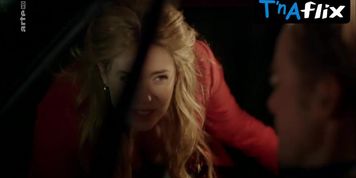 Palina Rojinski Breasts Scene  in Zeit Der Helden