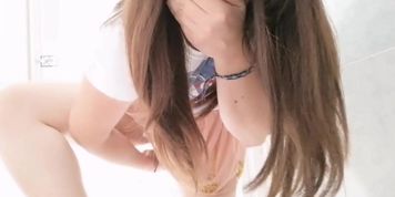 Masturbation in public toilet (Nikita Williams)