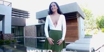 Real Estate Agent Gia Page Anal Fucks Potential Buyer (Gia Paige)