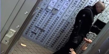 Tera Gets Robbed (Tera Patrick)