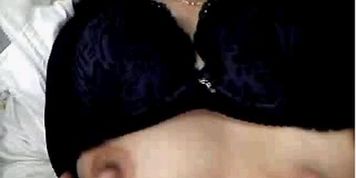 Chinese cute girl show breast (Show Girl)