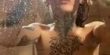 ginger_sweetness Quick Shower Clip