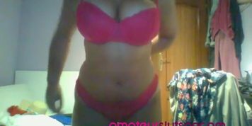 Teen slut shows her body on webcam