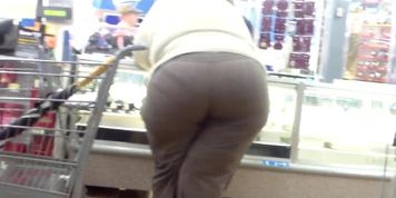 Big Booty BBW Leanin On Jewelry counter..