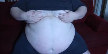 Superchub tries on tight shirts
