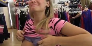 Teen Flashing Her Awesome Tits At The Mall