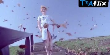 Angelique De Bruijne Breasts,  Bush Scene  in Wilde Mossels