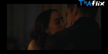 Minke Marais Breasts Scene  in Ontwaak