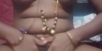 புண்டை அரிப்பெடுத்த பொண்டாட்டி | I Finger My Pussy & Spank My Ass for Tamil Bull - IndianHotwifeX