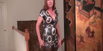 American gilf Melody needs toying her hairy cunt