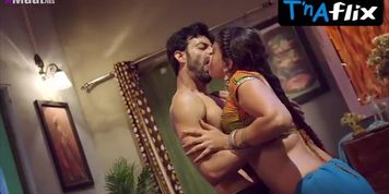 Mahi Kaur Sexy Scene  in Jalebi Part 2
