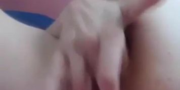 close up teen rubbing pussy on webcam - bestyoungwebcams.com