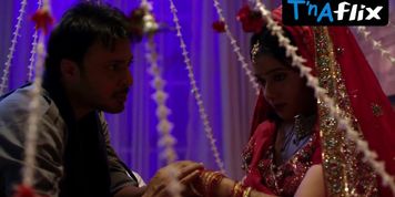 Leena Singh Sexy Scene  in Gulabo