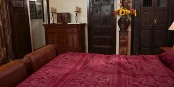Luna Star and Yhivi lesbian massage - All Girl Massage
