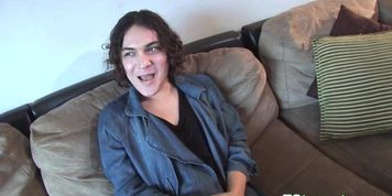 Roundass casting tranny strokes her cock
