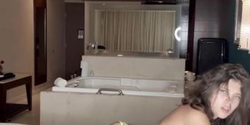 Louisa Rain Gives Head & Gets Her Pussy Banged (chloe clanie, esky, kayden cole, micaela schfer)
