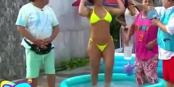 Gabriela Serpa Bikini Scene  in Humor Peru