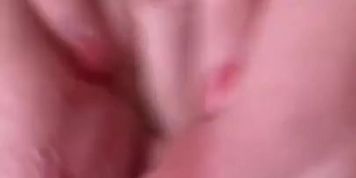 Quick masturbation squirting session with a BBW